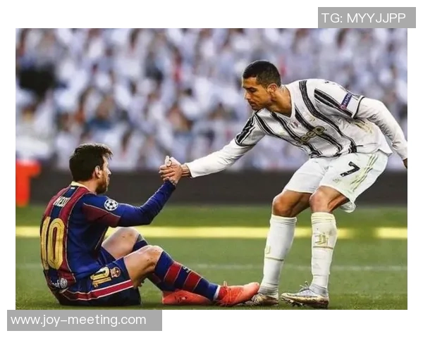 足球明星绝招揭秘：从梅西的过人技巧到C罗的射门艺术解析